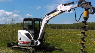 Аренда экскаватора погрузчика с ямобуром в Миасс цена от 1568 руб